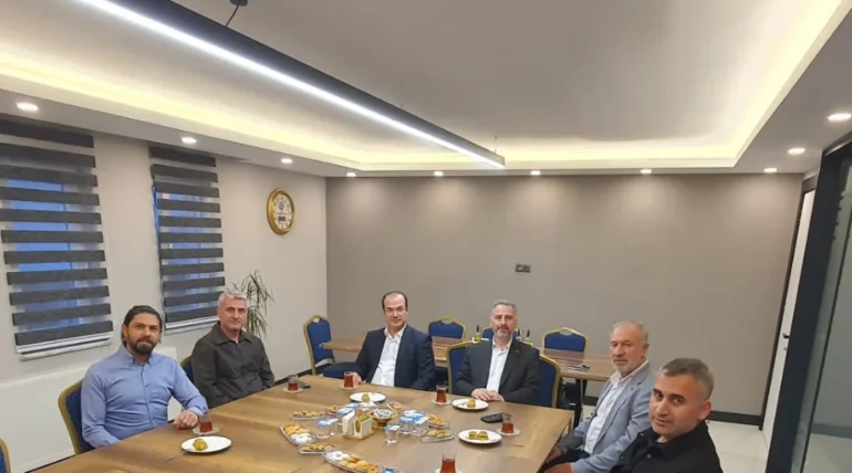 Anadolu Sakaryalılar Derneği yönetimi, Ankara’da bir araya gelerek mutat toplantısını gerçekleştirdi